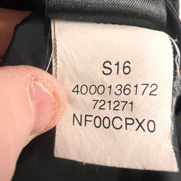 The North Face Quilted Zip Vest with elastic waistband and zipper pockets size M - Picture 11 of 15